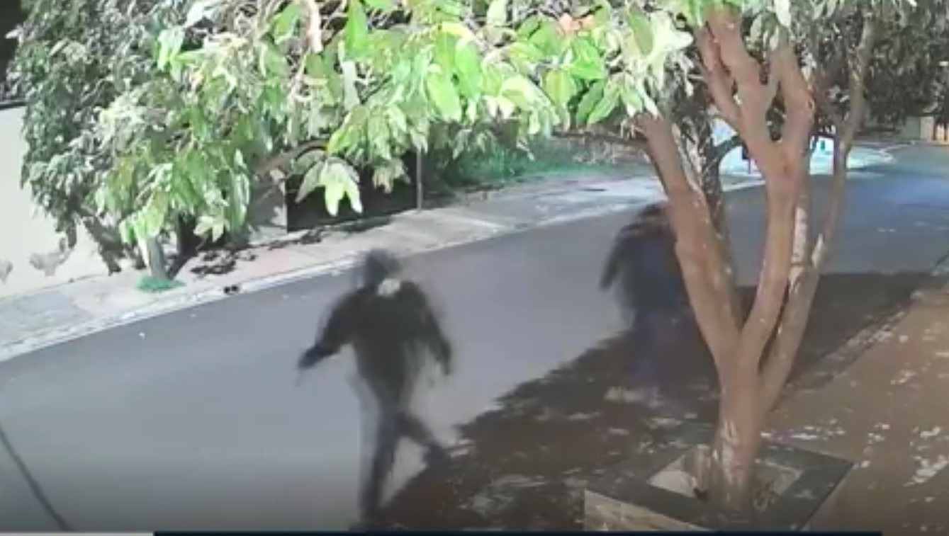 LADRÕES INVADEM RESIDÊNCIA E FAZEM FAMÍLIA REFÉM NO BAIRRO NOBRE VILLE EM GUAÍRA
