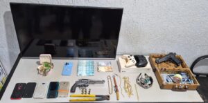 Objetos apreendidos e recuperados após ocorrência de furto em condomínio de Guaíra