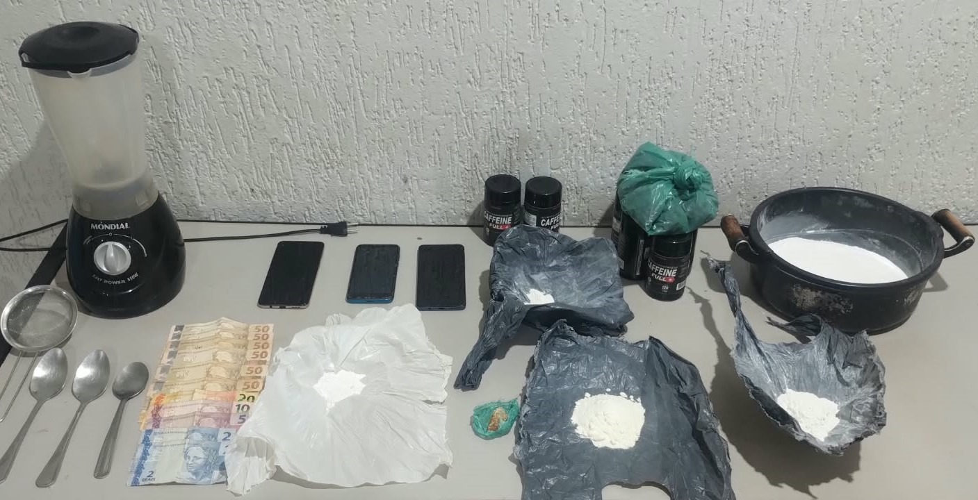 EM GUAÍRA QUATRO SUSPEITOS SÃO PRESOS PELA PM POR ENVOLVIMENTO COM O TRÁFICO DE DROGAS