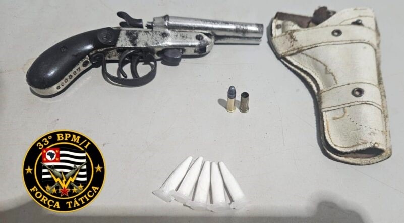 HOMEM É DETIDO, EM BARRETOS, POR POSSE ILEGAL DE ARMA DE FOGO