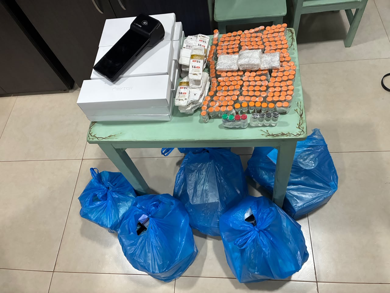 POLÍCIA MILITAR DE GUAÍRA INTERCEPTA E APREENDE CARGA ILEGAL DE REMÉDIOS EMAGRECEDORES NA ASSIS CHATEAUBRIAND. UMA MULHER FOI PRESA