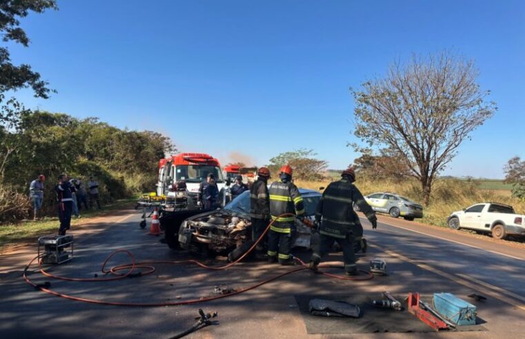 GUAIRENSE FICA FERIDO EM ACIDENTE ENTRE CARRO E CAMINHÃO NA ASSIS CHATEAUBRIAND