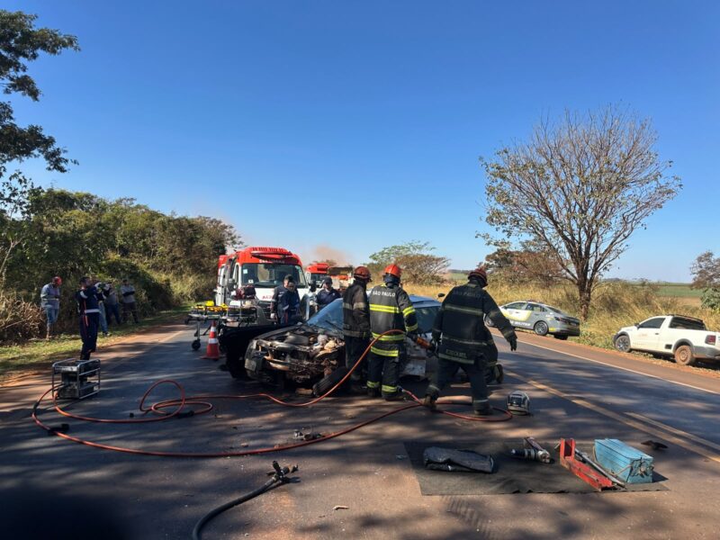 GUAIRENSE FICA FERIDO EM ACIDENTE ENTRE CARRO E CAMINHÃO NA ASSIS CHATEAUBRIAND