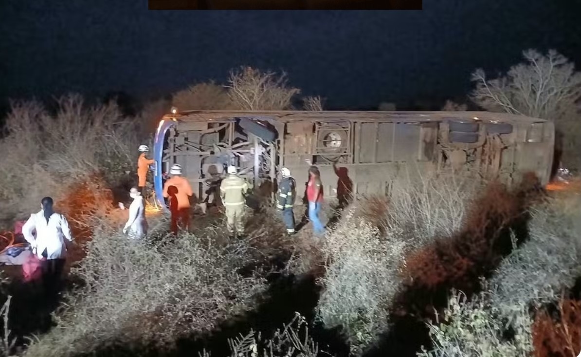 ACIDENTE COM ÔNIBUS DEIXA 7 MORTOS E 13 FERIDOS NA BAHIA