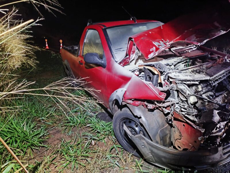 COLISÃO ENTRE CARRO E CAMINHÃO DEIXA MOTORISTA FERIDO  NA RODOVIA FARIA LIMA EM BARRETOS (SP)