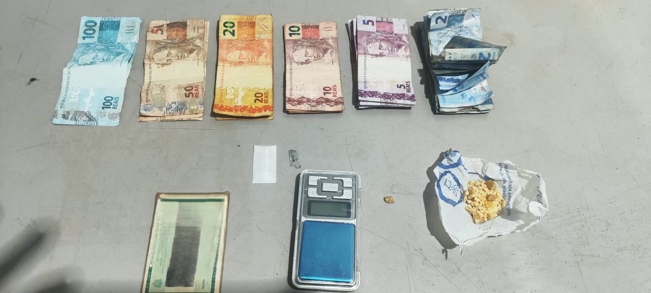 PM APREENDE DROGA E DINHEIRO EM GUAÍRA. UMA PESSOA FOI DETIDA