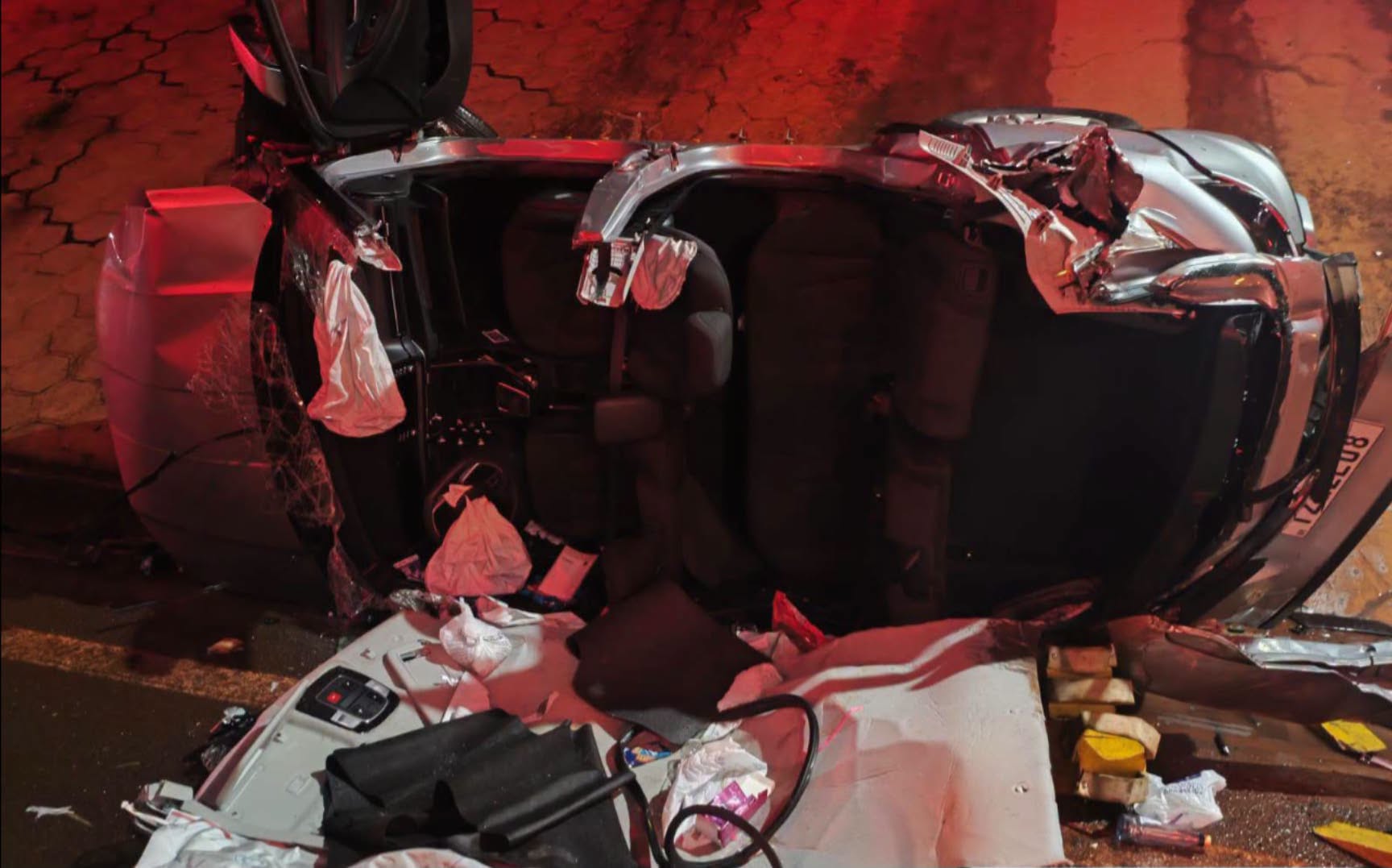 CARRO CAI DE VIADUTO EM GRAVE ACIDENTE NO TREVO DE ACESSO A ITUVERAVA (SP)