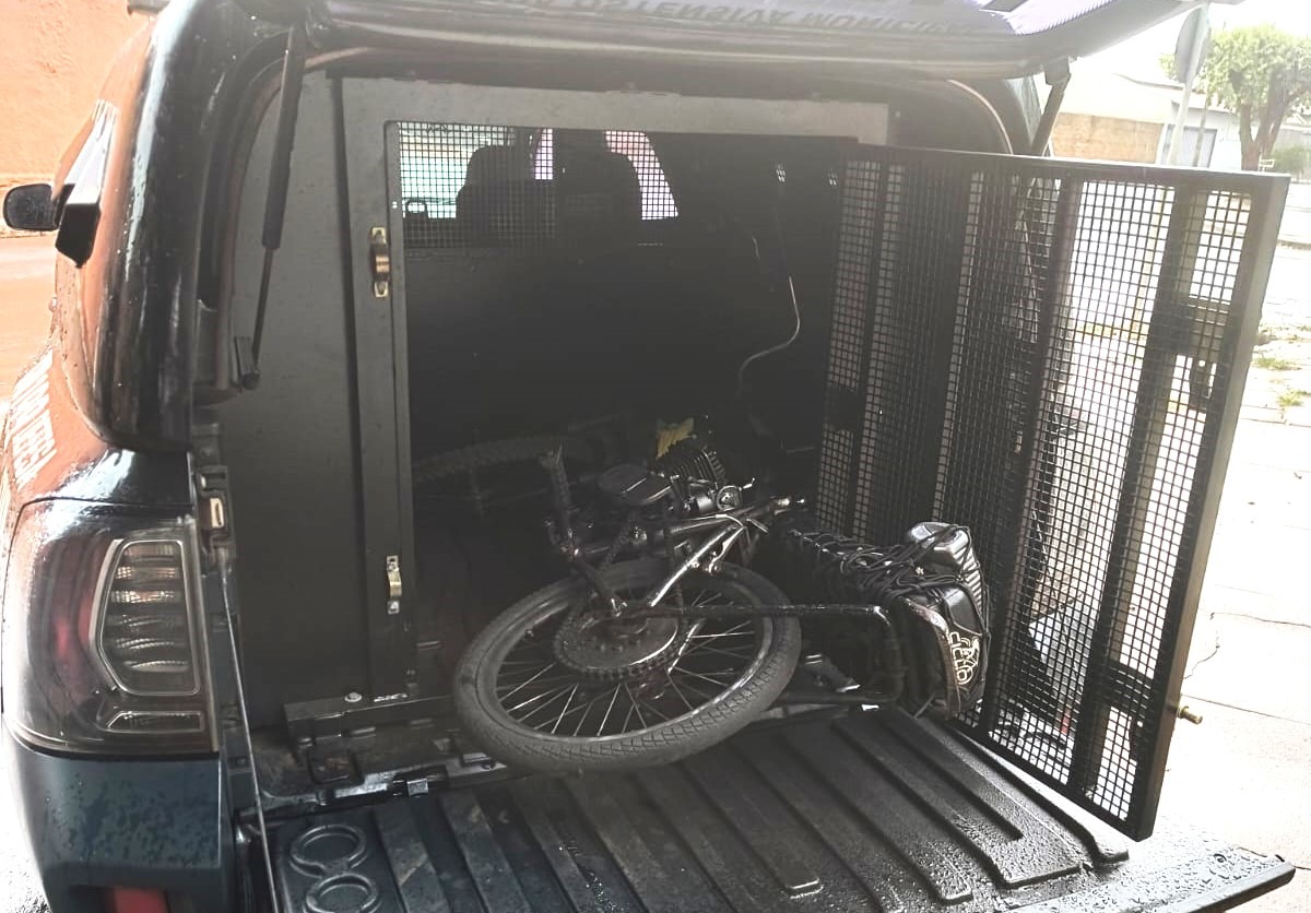 BICICLETA MOTORIZADA, CONDUZIDA POR MENOR, É APREENDIDA APÓS FUGA PELA GCM EM GUAÍRA