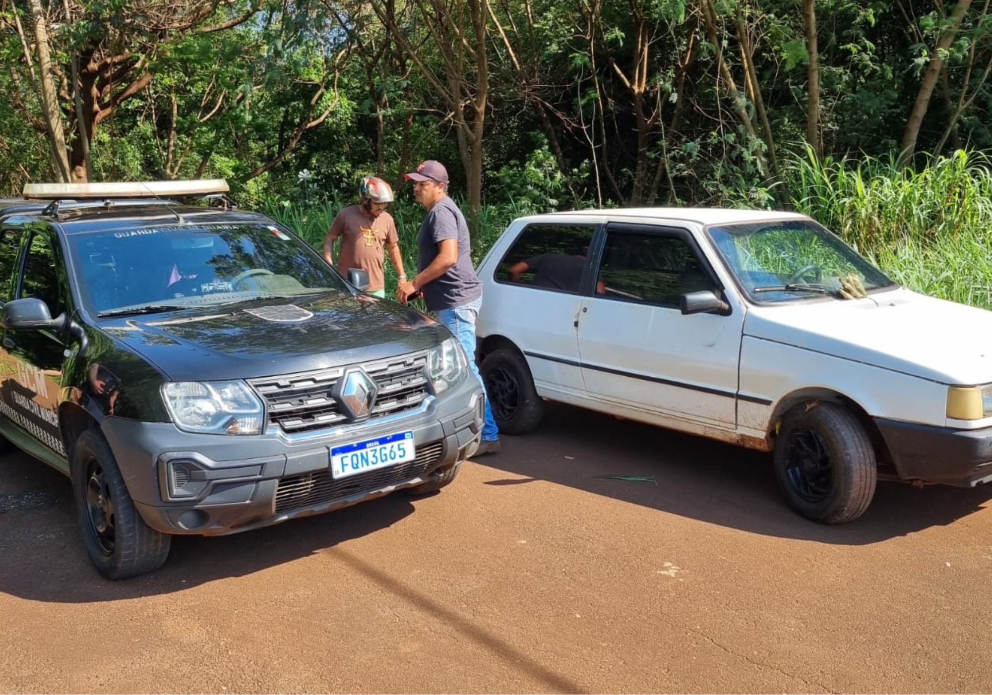 CARRO FURTADO EM GUAÍRA É LOCALIZADO ABANDONADO EM ÁREA DE MATA